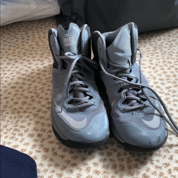 Nike basketball sneakers - Picture 2 of 2